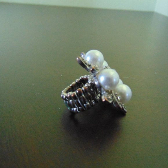 Costume jewelry- flower ring - Picture 3 of 11